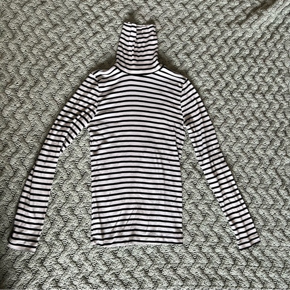 Splendid - Turtleneck in Black/White Stripe - Picture 5 of 10